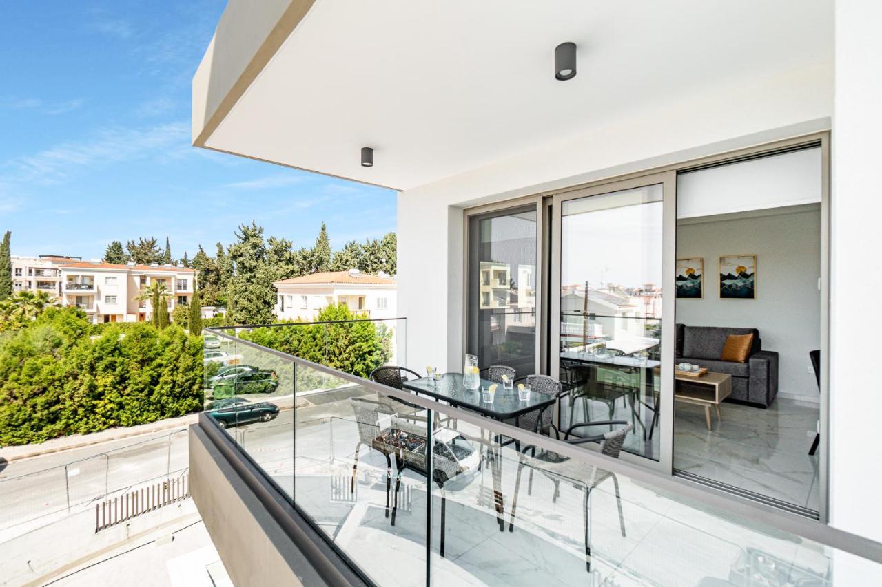 Adolina Apartments By Ezoria Villas Pafos Exterior foto