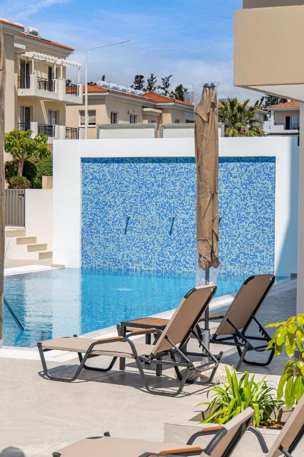 Adolina Apartments By Ezoria Villas Pafos Exterior foto