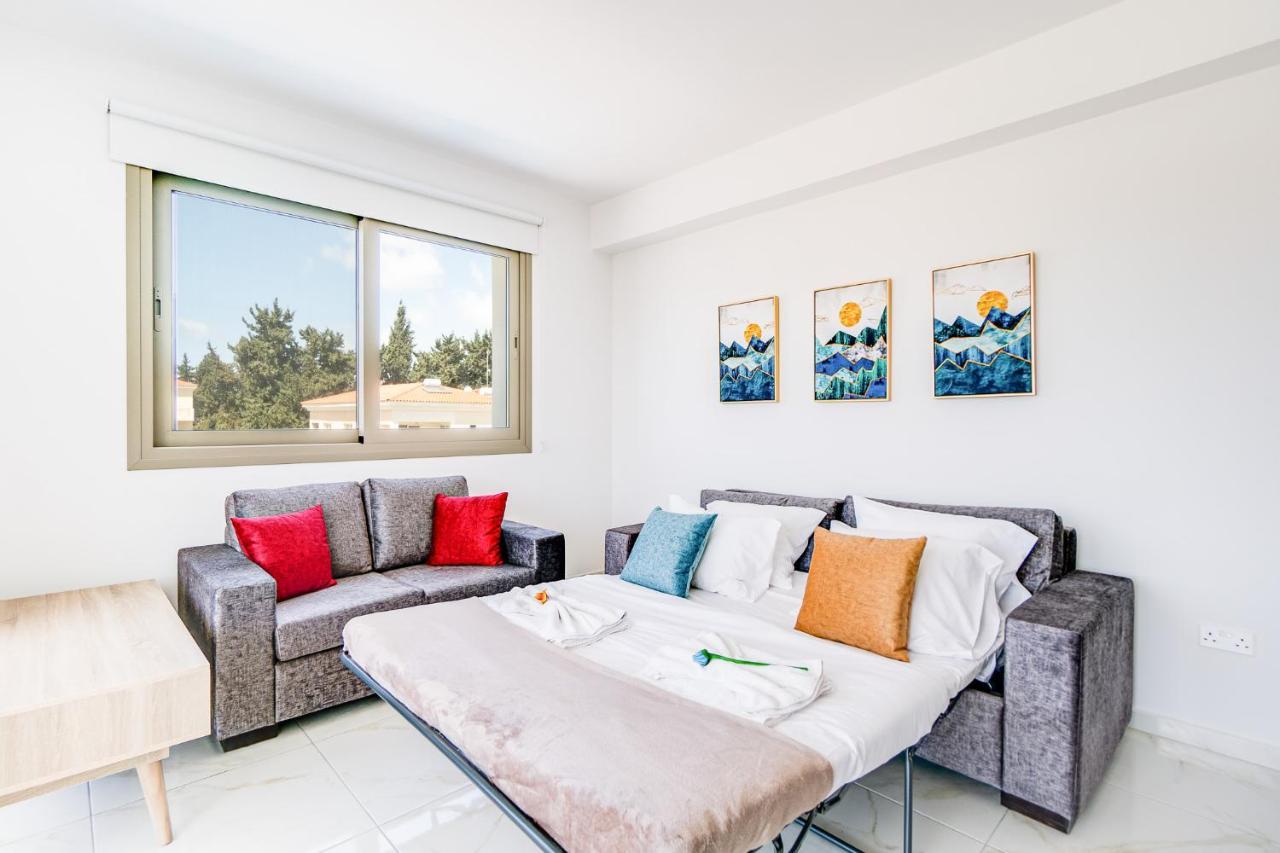 Adolina Apartments By Ezoria Villas Pafos Exterior foto