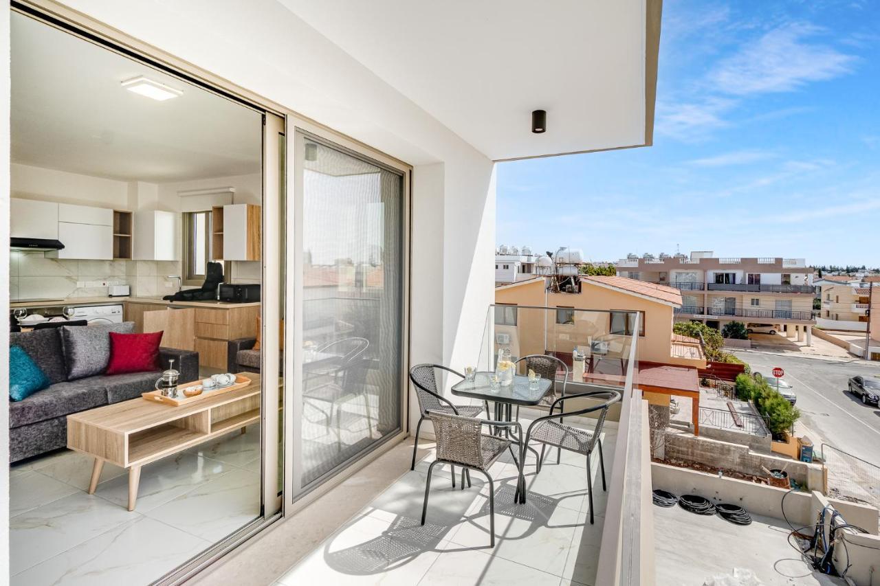 Adolina Apartments By Ezoria Villas Pafos Exterior foto