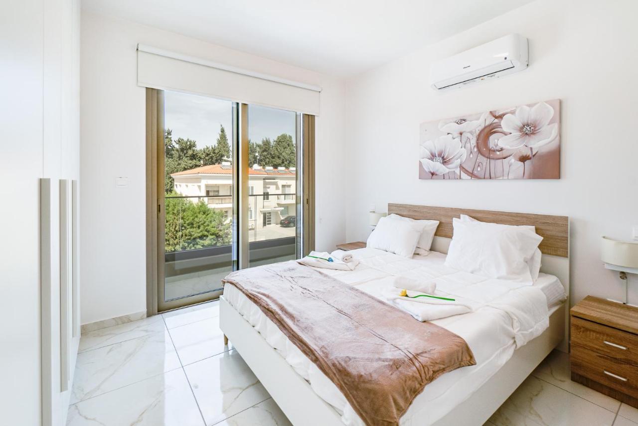 Adolina Apartments By Ezoria Villas Pafos Exterior foto